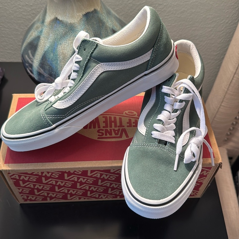 NEW Old Skool Green Suede Vans Men’s 6.5 Women’s 8 Eur 38.5
